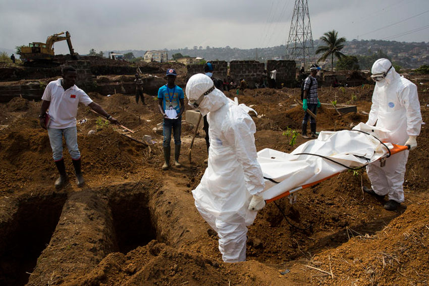 Vai trò quan trọng của cộng đồng trong ngăn chặn Ebola